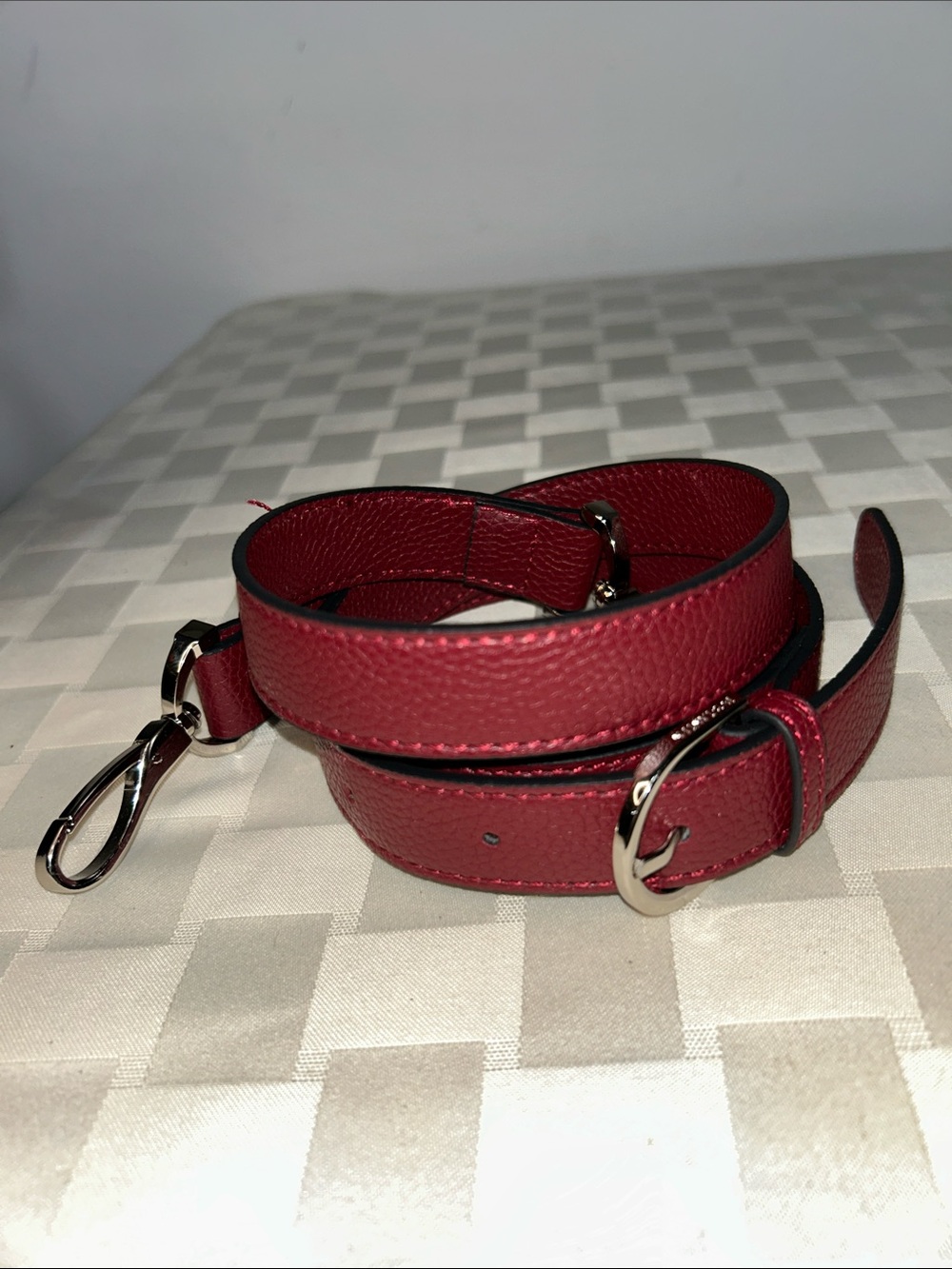 Bostanten maroon
Leather Adjustable Bag Strap with Silver Hardware